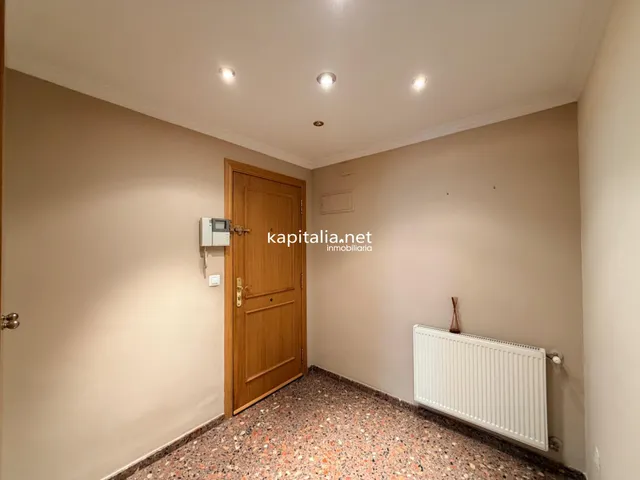 Piso con vistas en urbanización con piscina — 24