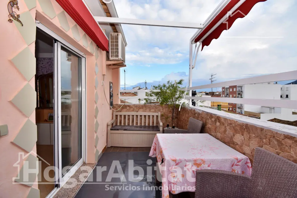 Inmejorable ubicación en pleno centro y vistas despejadas en este ático dúplex exterior con terraza