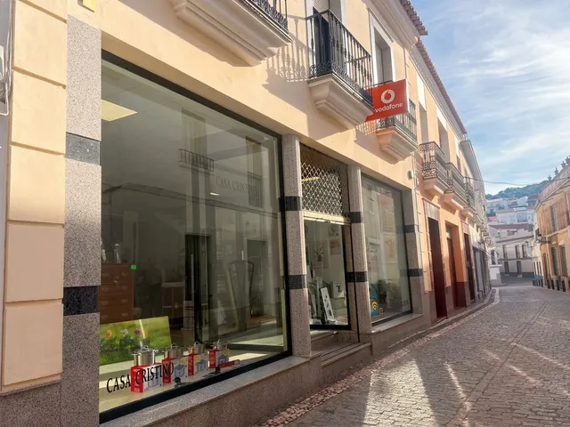 Local comercial con sótano, patio y nave con pozo de agua — 16