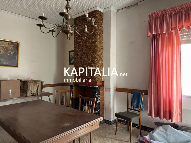 Casa en VENTA en Canals, barrio de La Torreta, con garaje privado, patio y gran potencial — 8