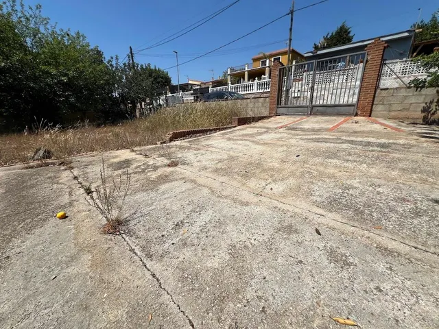Terreno urbano en Torrent con edificación y frontenis. — 38
