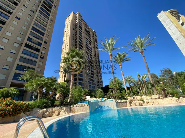 Piso de 4 dormitorios en el corazón de la Playa de Poniente, perfecto para ti y tu familia. — 18