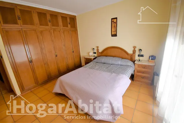 Amplia casa con terraza y balcón — 19