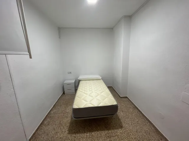 Amplio y Acogedor Piso de 4 habitaciones en el Corazón de la Ciudad — 15