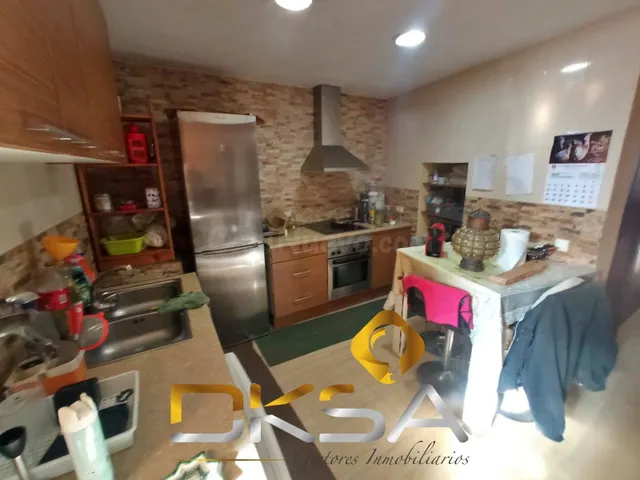 Casa tradicional de 233 m2 con terrazas y muchas posibilidad - foto 2