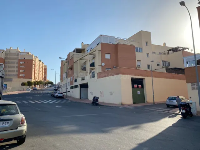 LOCAL COMERCIAL EN ALMERIA - foto 3