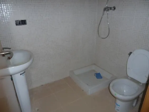 LOCAL COMERCIAL CON FACHADA DE 8 METROS APROX. — 4