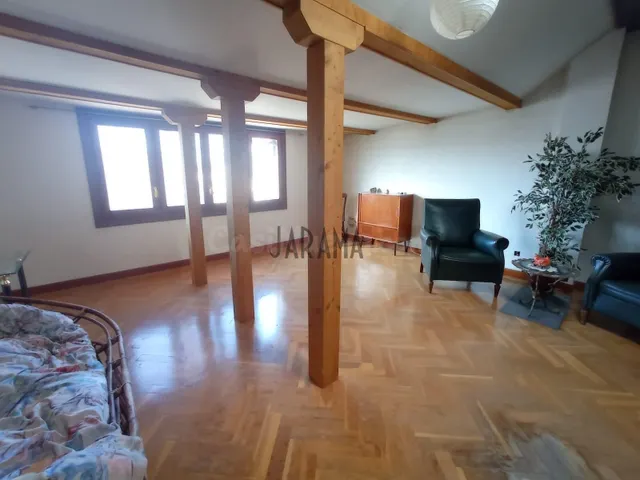CASA CON GRAN JARDIN EN CASCANTE - foto 5
