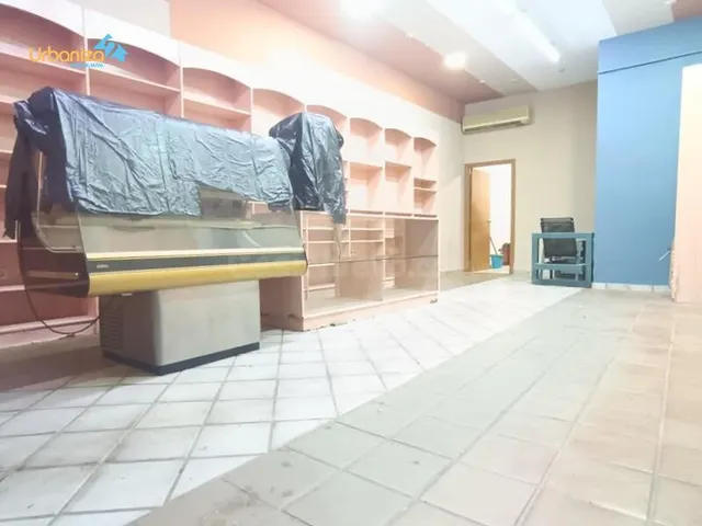 Amplio Local Comercial Reformado en San Roque, Calle Isidro 