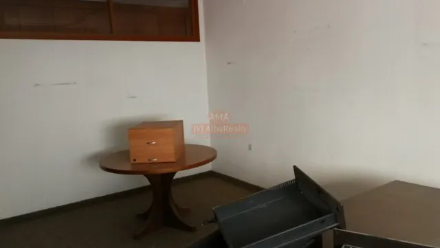 OCASION! SE ALQUILA GRAN ENTREPLANTA CON DIVERSOS DESPACHOS Y OFICINAS, EN EL CORAZON DE ALBACETE — 46