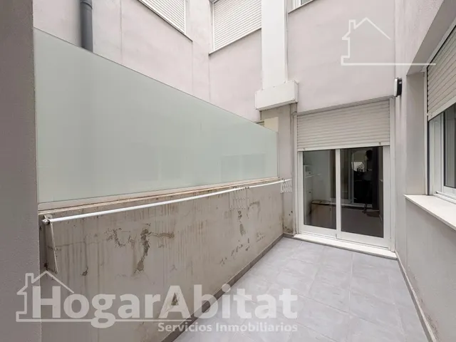 ¡Hogar de lujo! Amplio, sofisticado y reformado, con patio y garaje, todo amueblado — 11