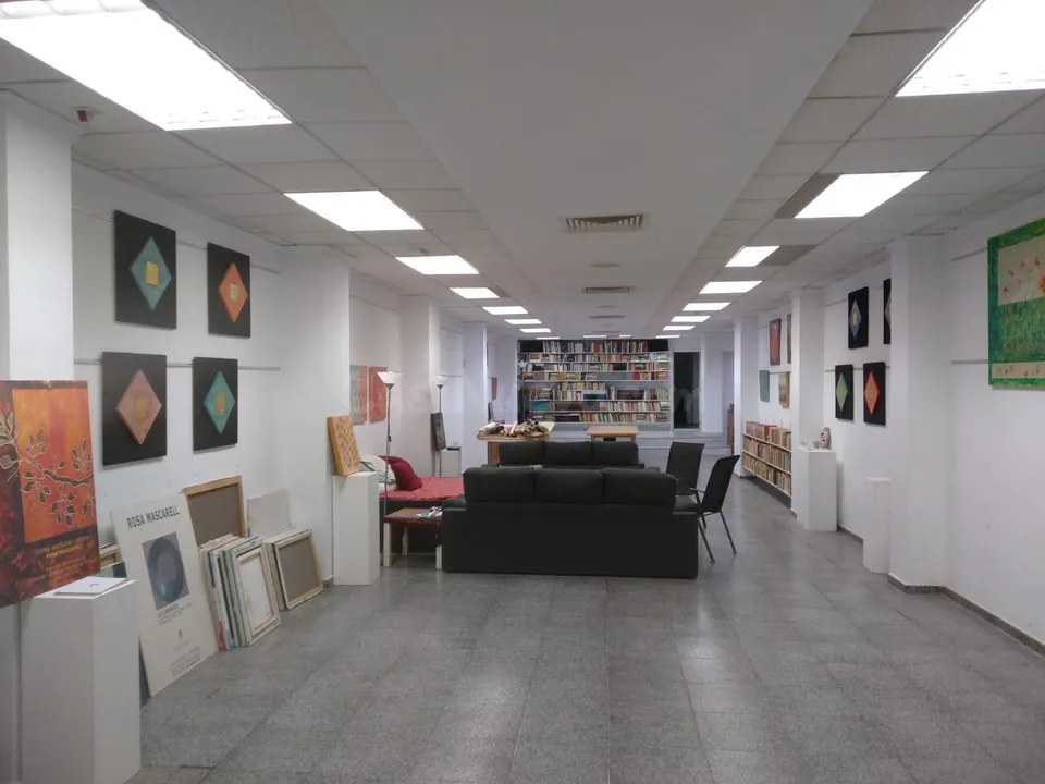 Amplio Local Comercial en el Corazón de Gandía