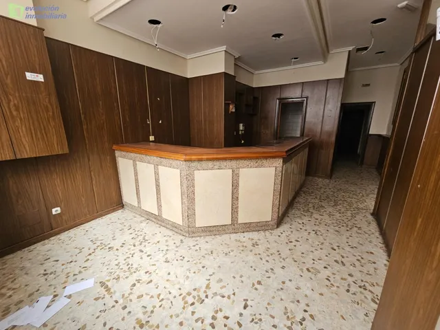 VENTA DE LOCAL EN CALLE LAS CALZADAS - foto 2