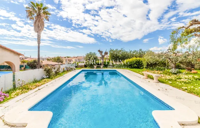 ELEGANTE CASA ESQUINERA DE ESTILO INGLÉS CON VISTAS AL MAR — 3