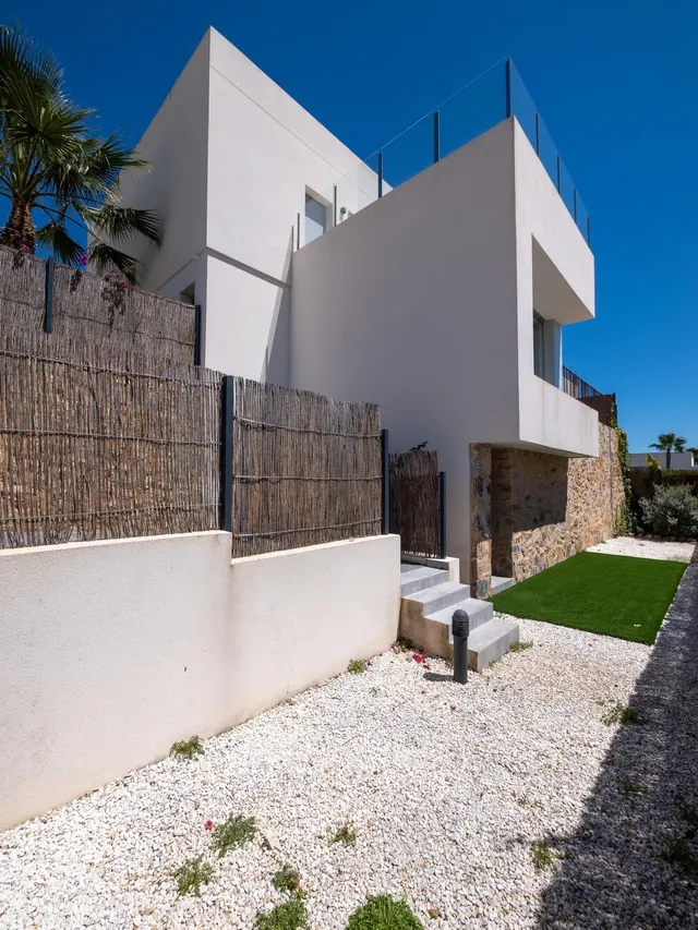 Villa de diseño moderno con vistas al golf — 8