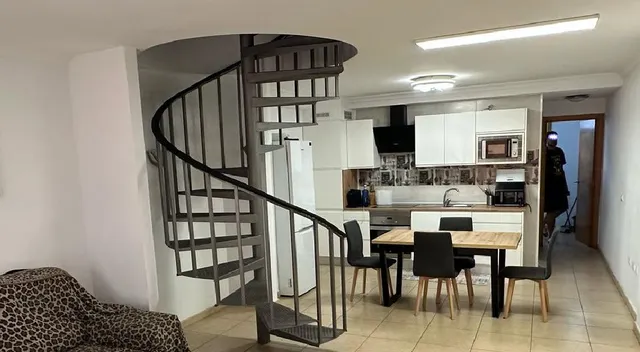 Playa San Juan. Duplex 3 habitaciones, 2 baños, balcon, garaje y trastero a 5 0 metros dle mar — 4