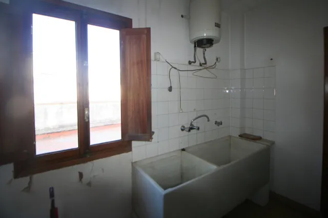 CASA A TRES ESQUINAS SITUADA A ESCASOS METROS DE LA IGLESIA DE LA ASUNCION. — 37