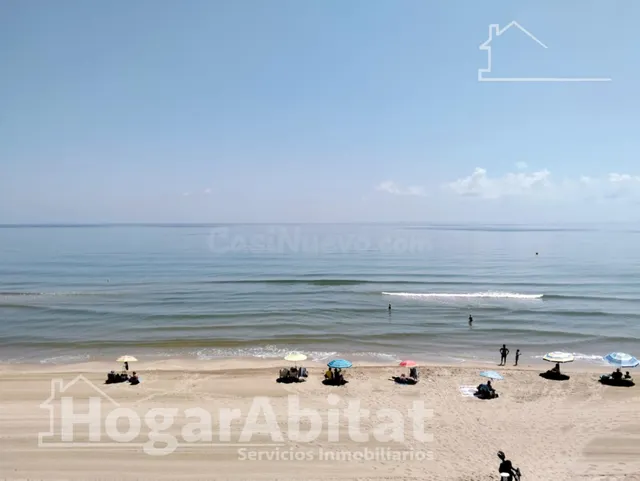 ¡PRIMERA LINEA DE LA PLAYA! CHALET CON 4 TERRAZAS Y GARAJE — 5