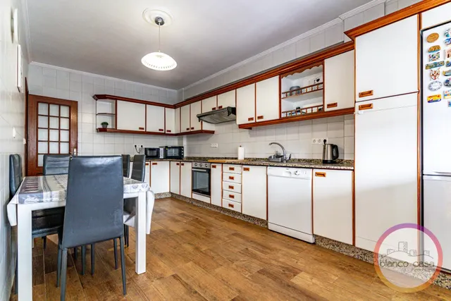 ✨ ¡amplio piso de 4 dormitorios con  terraza en pleno centro de Carballo por 178.900€! — 19
