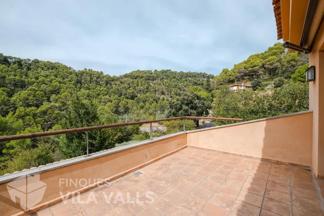 Villa de lujo con piscinas y finca de 6 ha en Sant Feliu de Codines — 39