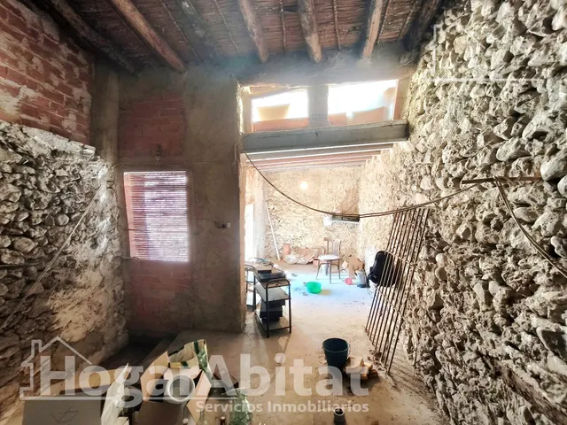 ¡PERFECTO PARA INVERTIR! CASA LUMINOSA Y ESQUINERA, CON LOCAL COMERCIAL — 32