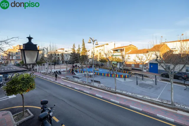 Casa con estupenda ubicación en Armilla. avenida de los ogíjares — 12