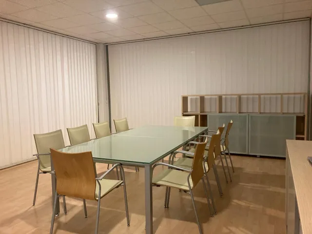 ALQUILER DE OFICINA, EN CENTRO DE EMPRESAS — 27