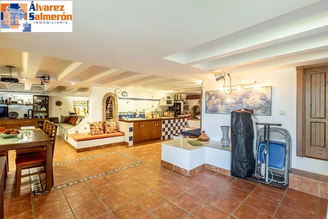 CASA PAREADA EN LA ZUBIA CON PISCINA, ZONA DE BARBACOA Y JARDÍN — 36