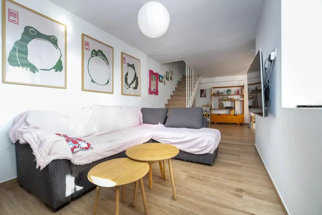 ¡Tu hogar soñado te espera en esta espectacular casa reformada! — 12