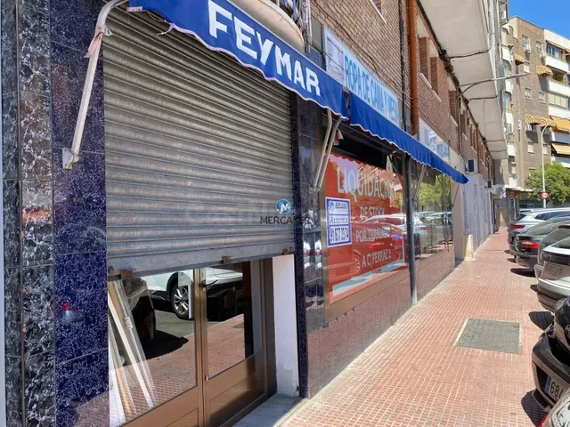 Local comercial en alquiler, situado en calle Nuñez de Balbo