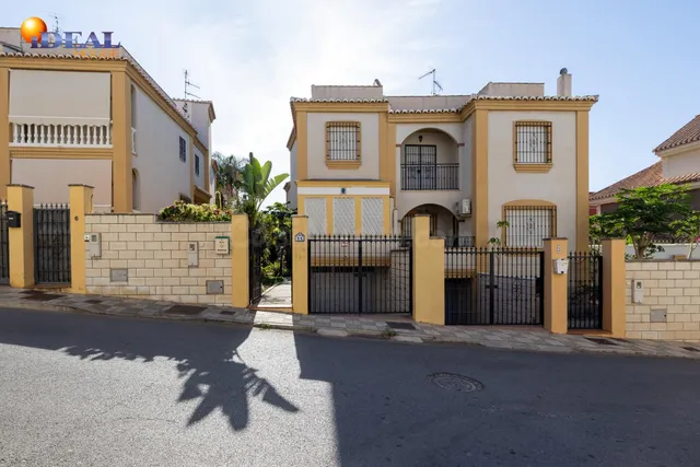 ESPECTACULAR VIVIENDA PAREADA CON JARDÍN, TERRAZA 360º Y GAR
