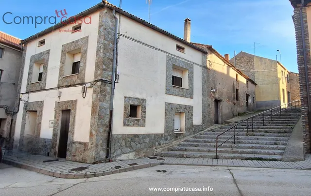 AMPLIA CASA EN CARBONERO. PARA REFORMAR - foto 3