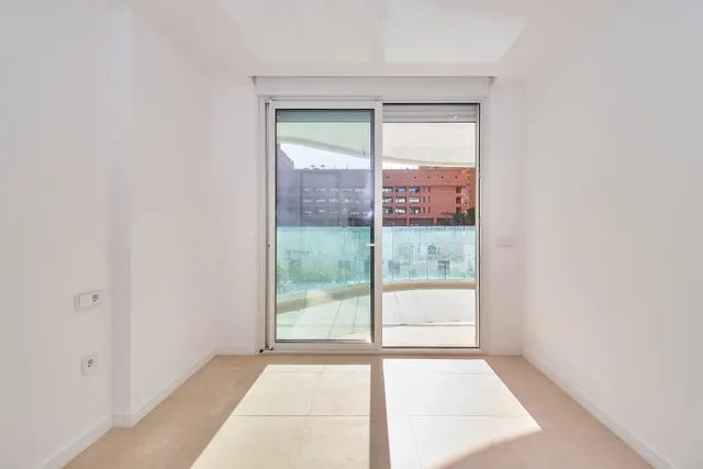 Apartamento  de 2 dormitorios y 2 baños , a estrenar en  pleno centro de Fuengirola. — 23