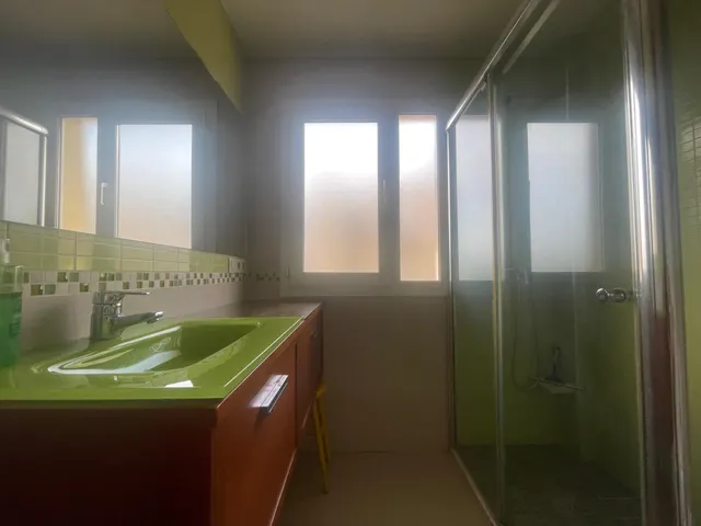 Amplia habitación  en Granada, Ideal para Estudiantes — 21