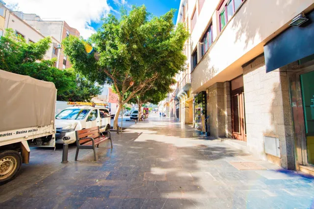 AMPLIO LOCAL COMERCIAL - EN EL CENTRO DE LA CAPITAL