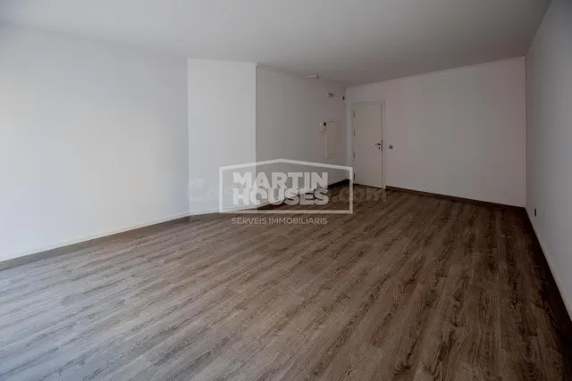 OFICINA EN VENTA EN EL CENTRO · LUMINOSA Y FUNCIONAL - foto 4
