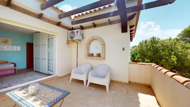 VILLA DE 5 DORMITORIOS Y 3 BAÑOS EN LA ZENIA — 24