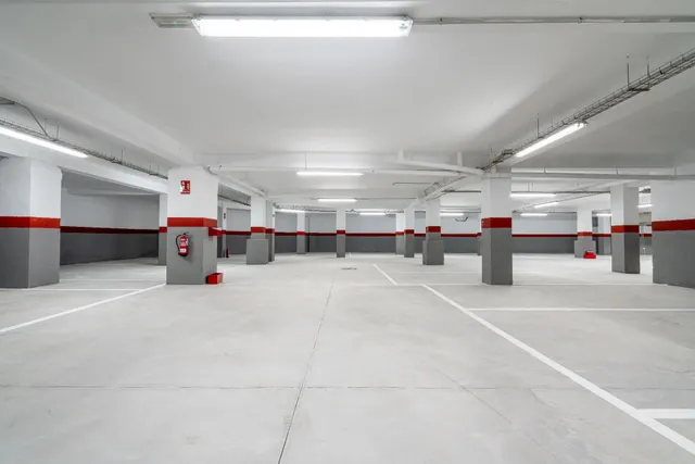 PLAZA DE MOTO EN VENTA EN LA AVENIDA FEDERICO GARCIA LORCA — 7