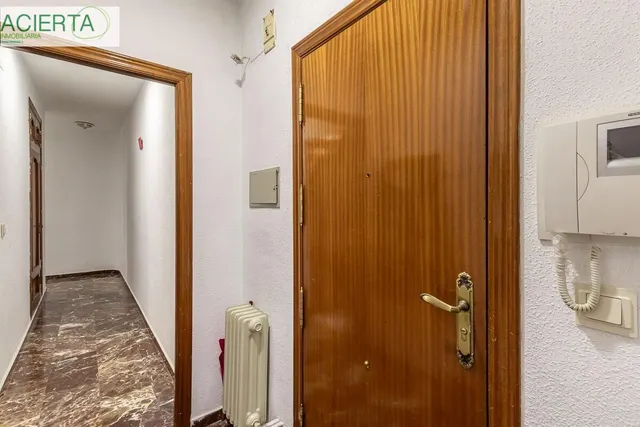 Piso con gran patio en Carretera de la Sierra — 19