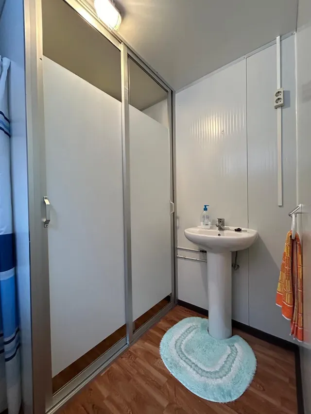 SE VENDE PARCELA URBANA CON CASA PREFABRICADA — 8
