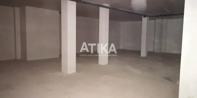 LOCAL COMERCIAL EN ALQUILER CON SALIDA DE HUMOS. — 12