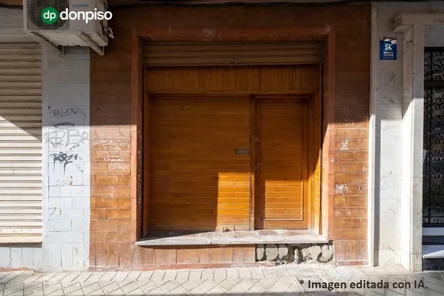 Local comercial junto a calle Alhamar. Ideal para oficina, despacho o almacén. Muy económico — 19