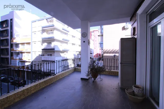 Vivienda con amplia terraza y grandes posibilidades en Los Remedios — 31