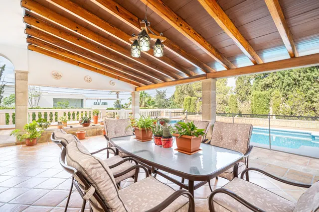 Chalet urbano con piscina y jardín en Sa Cabaneta — 36