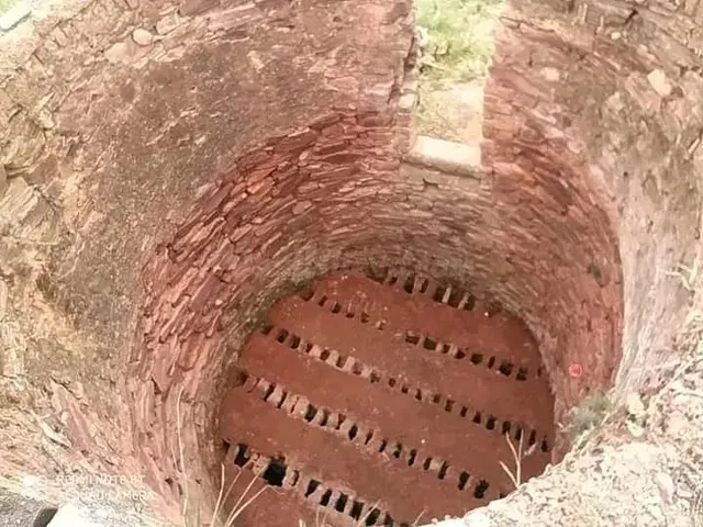 TERRENO CON CHARCA Y VARIAS construcciones EN SALORINO - foto 3