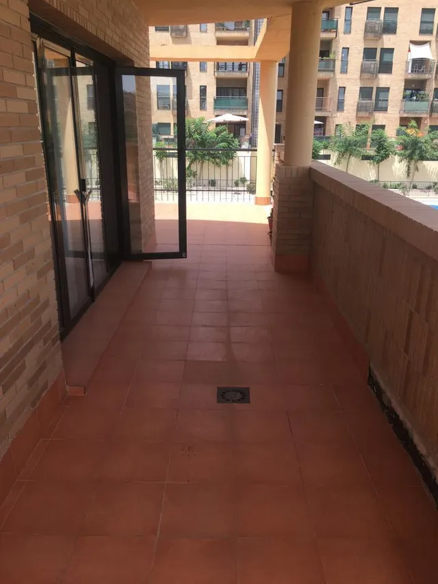 Se vende piso en Archena, 2 dormitorios, 2 baños, y grandes terrazas, similar a atico. — 18