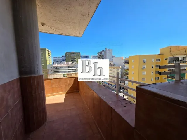 Encantador piso en el centro de Torremolinos con terraza — 3