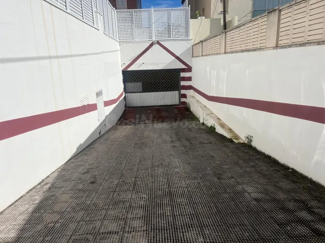 Se alquila plaza de garaje cerrada con capacidad para 3 coch - foto 4