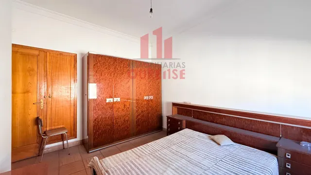 LUMINIOSA VIVIENDA PARA REFORMAR CON ASCENSOR EN O COUTO — 18