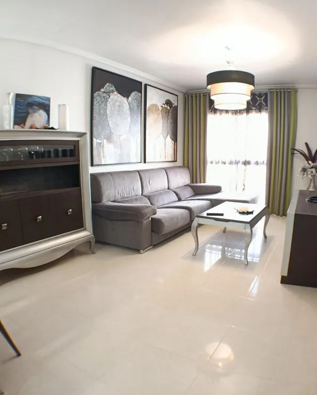 Piso moderno de tres dormitorios, con garaje y trastero en l - foto 3